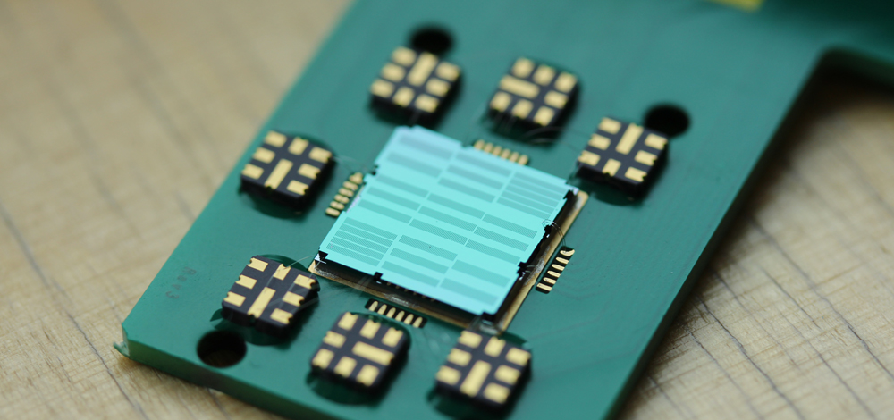 Nanoscopic electrostatic drive (NED)-basierter Ultraschallwandler (NEDMUT). Nanoscopic electrostatic drive (NED)-basierter Ultraschallwandler (NEDMUT).