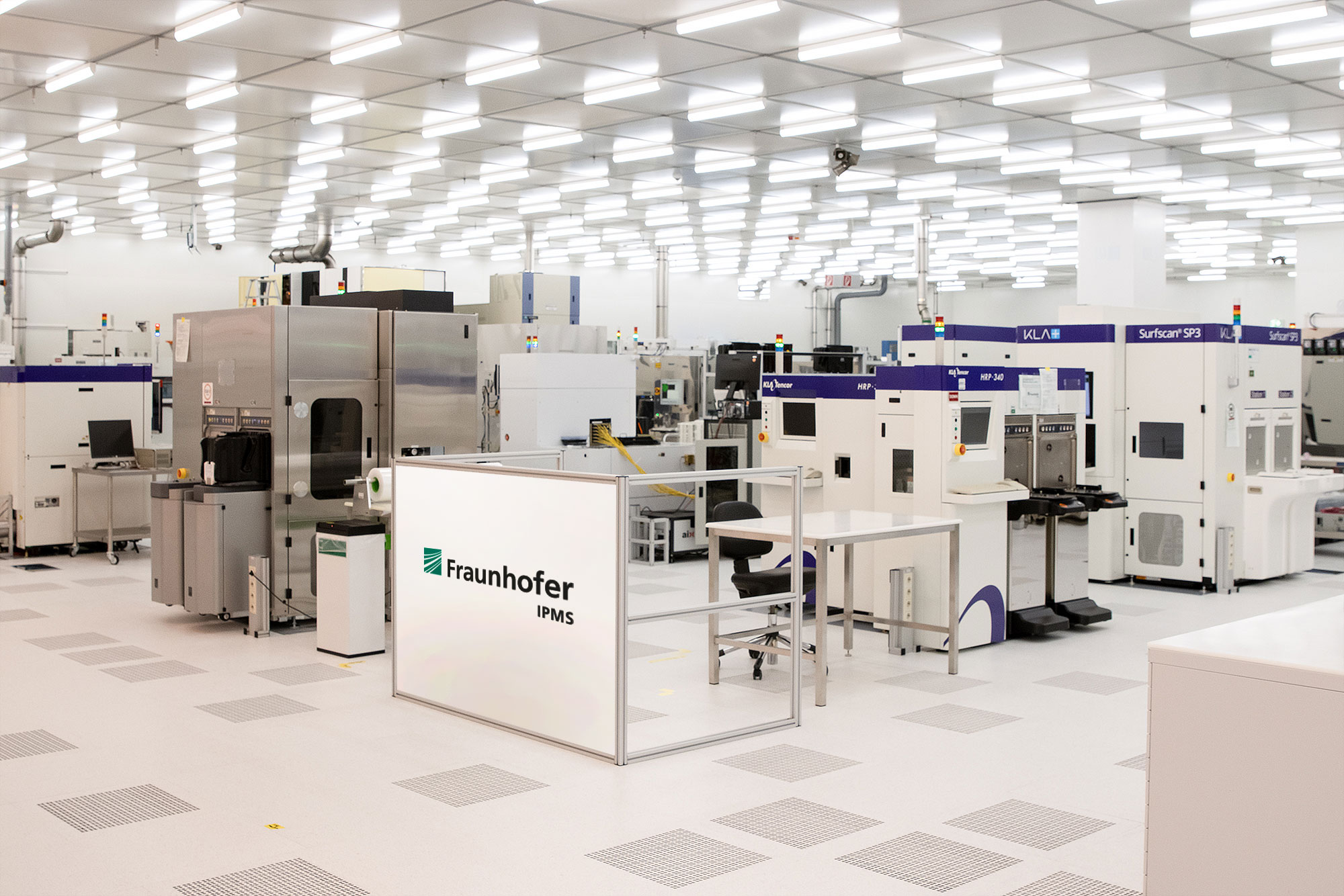 300-mm-Reinraum des Fraunhofer IPMS. 300-mm-Reinraum des Fraunhofer IPMS.