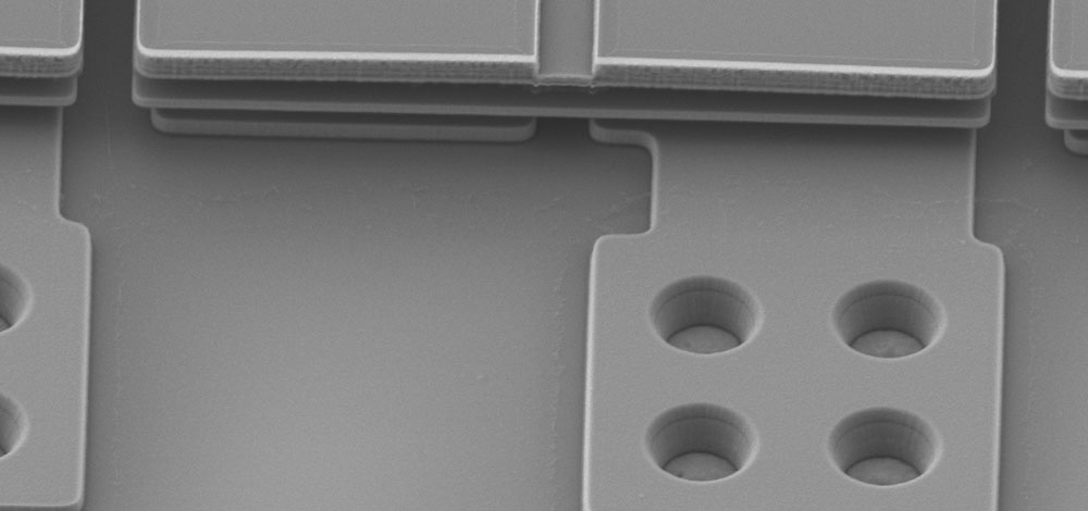 Integration of MEMS on CMOS